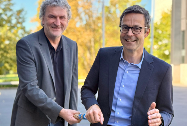 Neuer Präsident im Amt: Professor Markus Gosch (li.) reicht den Staffelstab an seinen Nachfolger Professor Michael Denkinger weiter.