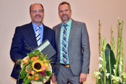 Preisträger Privatdozent Dr. Albert Lukas (li.) mit Laudator und DGG-Präsident Hans Jürgen Heppner Fotograf: Torben Brinkema